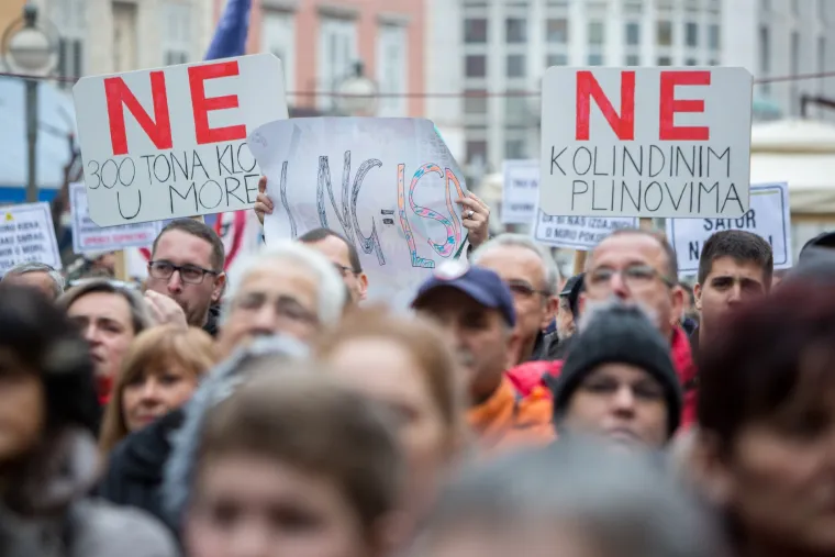 Riječko 'ne': nekoliko tisuća građana u Rijeci na prosvjedu protiv plutajućeg terminala