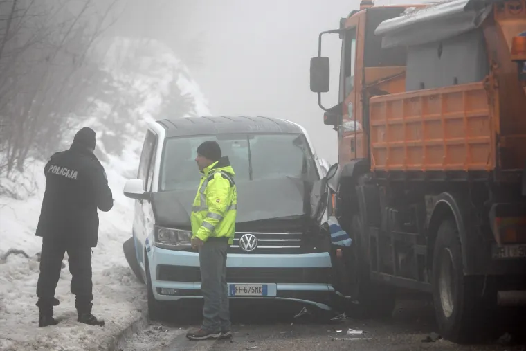 Kaos na cesti kod Rijeke: sudarila se dva &scaron;lepera, autobus, ralica i nekoliko automobila