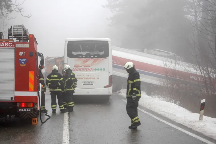 Kaos na cesti kod Rijeke: sudarila se dva &scaron;lepera, autobus, ralica i nekoliko automobila