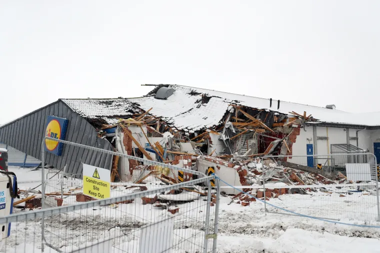 Bagerom poku&scaron;ali opljačkati Lidlov dućan: uhićeno devet osoba