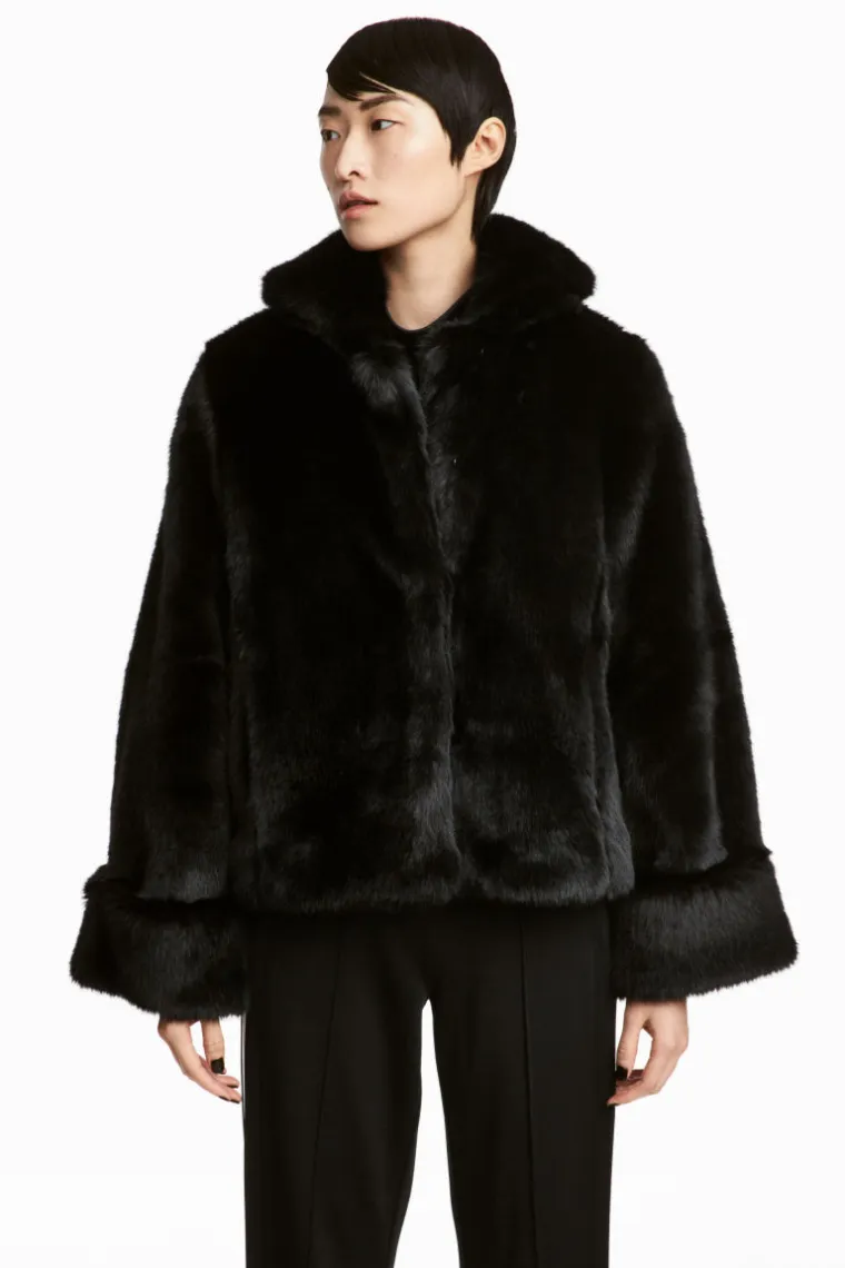 Kratka bunda od umjetnog krzna, H&amp;M, 742,50 kuna