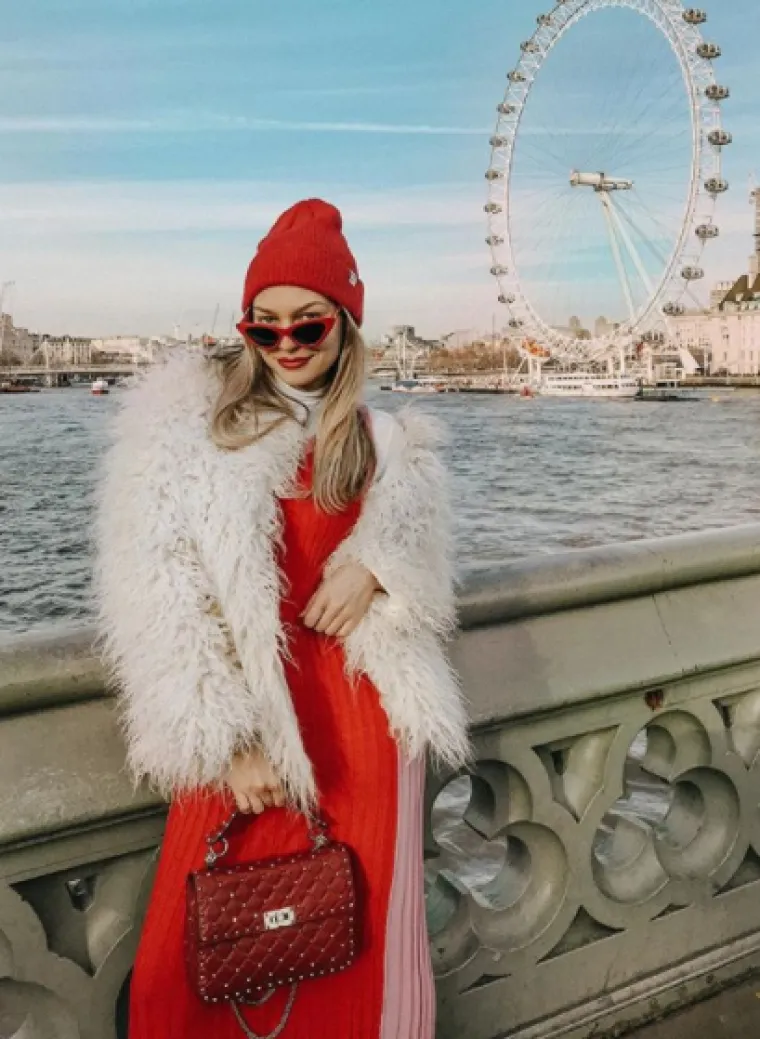 Ova čupava joj jako dobro stoji i obično je kombinira na komade žarkih boja kako bi se još više isticala. Inspirirale smo se njezinim komadom pa smo pronašle nekoliko najboljih iz ponude high street dućana.