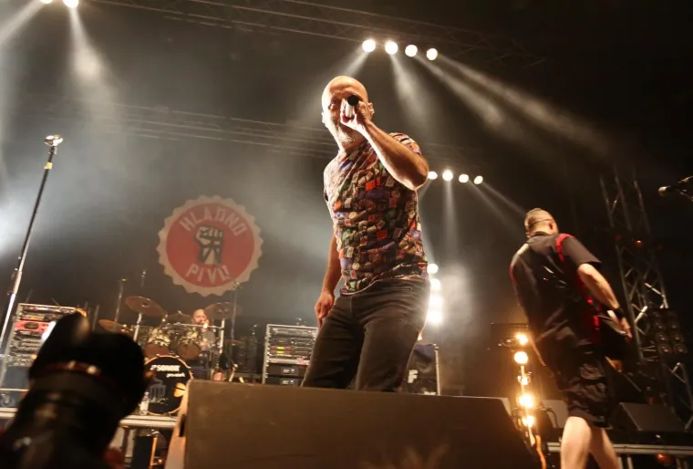 HLADNO PIVO ODUŠEVILO DOM SPORTOVA NAJVEĆIM HITOVIMA: Slavni bend večeras ponovno staje na pozornicu