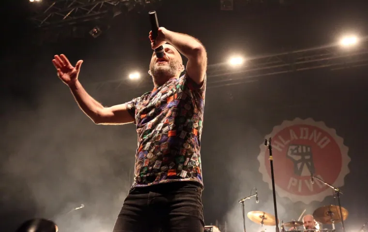 HLADNO PIVO ODUŠEVILO DOM SPORTOVA NAJVEĆIM HITOVIMA: Slavni bend večeras ponovno staje na pozornicu