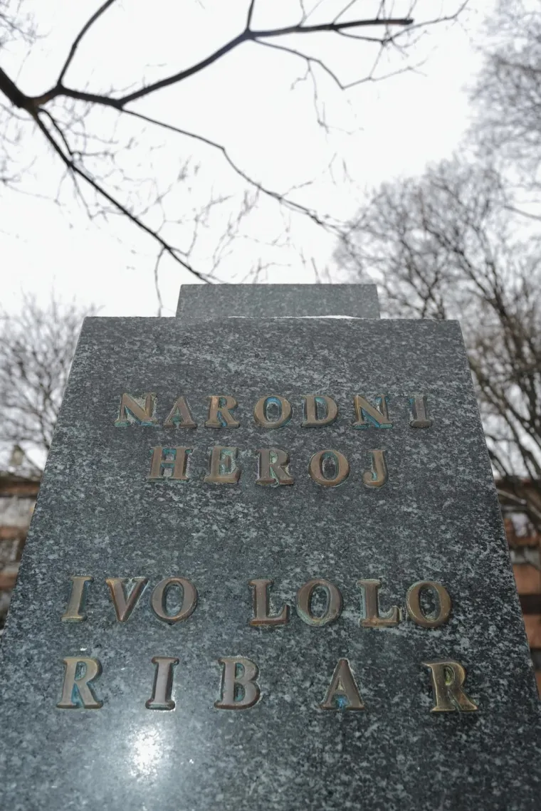 GDJE JE ZAVRŠILA? Nestala bista Ive Lole Ribara sa spomenika u centru Zagreba