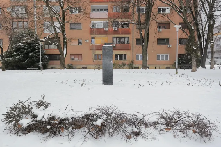 Nestala bista Ive Lole Ribara sa spomenika