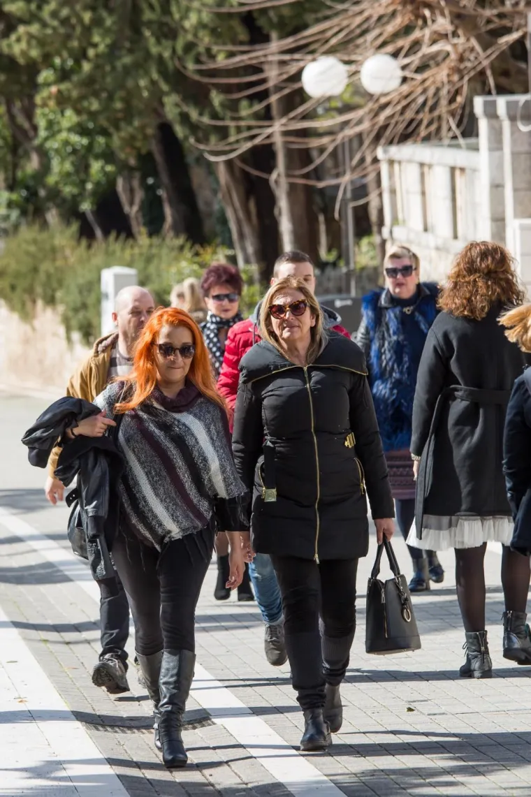 Kao da je ljeto: pogledajte modu na dubrovačkim sunčanim ulicama