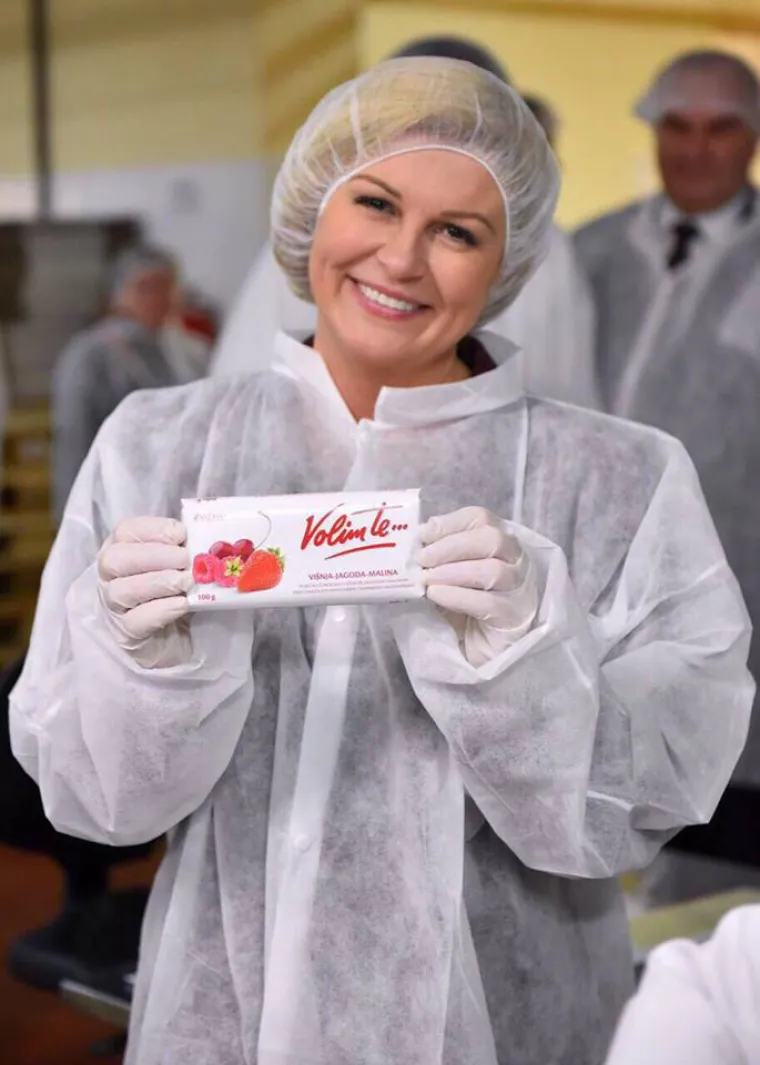 Od Vile Velebita do žestokih optužbi: predsjednica objavila 229 fotografija pa si sama i lajkala