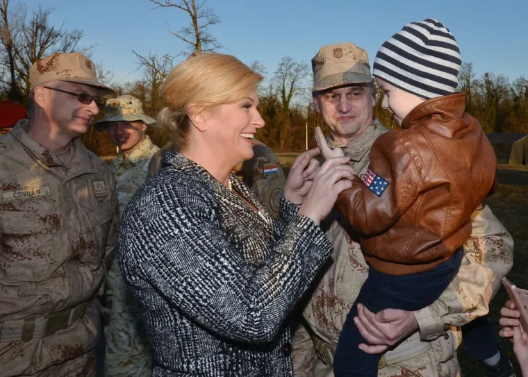 Od Vile Velebita do žestokih optužbi: predsjednica objavila 229 fotografija pa si sama i lajkala