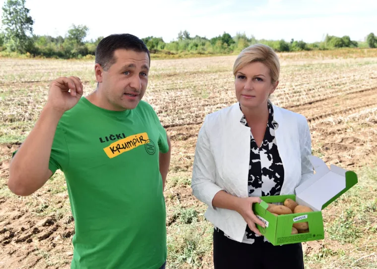 Od Vile Velebita do žestokih optužbi: predsjednica objavila 229 fotografija pa si sama i lajkala