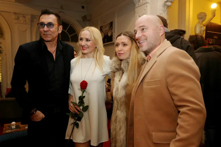 Premijeri su prisustvovala i brojna poznata lica: Ozren Grabarić, Petar Cvirn, Tihana Lazović, Ana Maras Harmander, Hrvoje Hribar, Nina Violić, Ecija Ojdanić, Mario Petreković, Martina Matušin, Hana Jušić, Goran Navojec, Davor Bruketa, Goran Bogdan, Ivana Roščić, Barbara Nola, Branko Đurić, Daniel Kušan, Antonija Blaće, Nenad Korkut, Ivana Nanut, Bojan Glavašević i drugi.