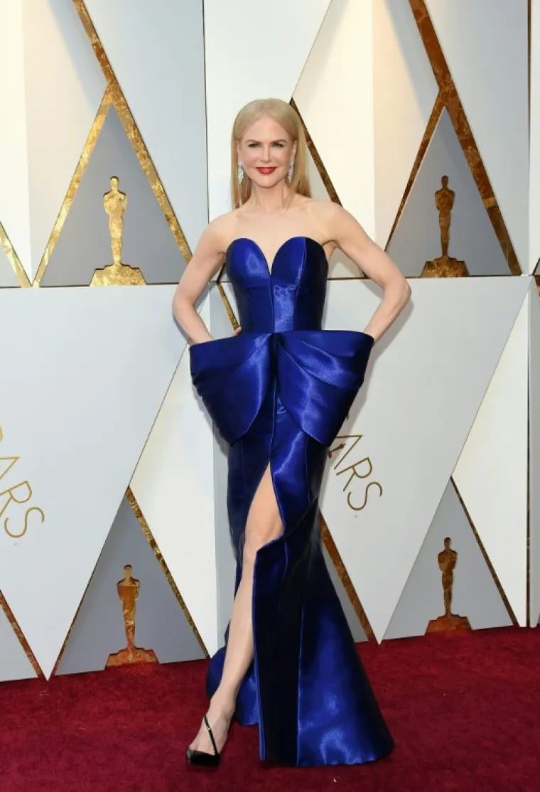 Nicole Kidman odjenula je neobičnu, plavu Armani Privé haljinu s golemom mašnom