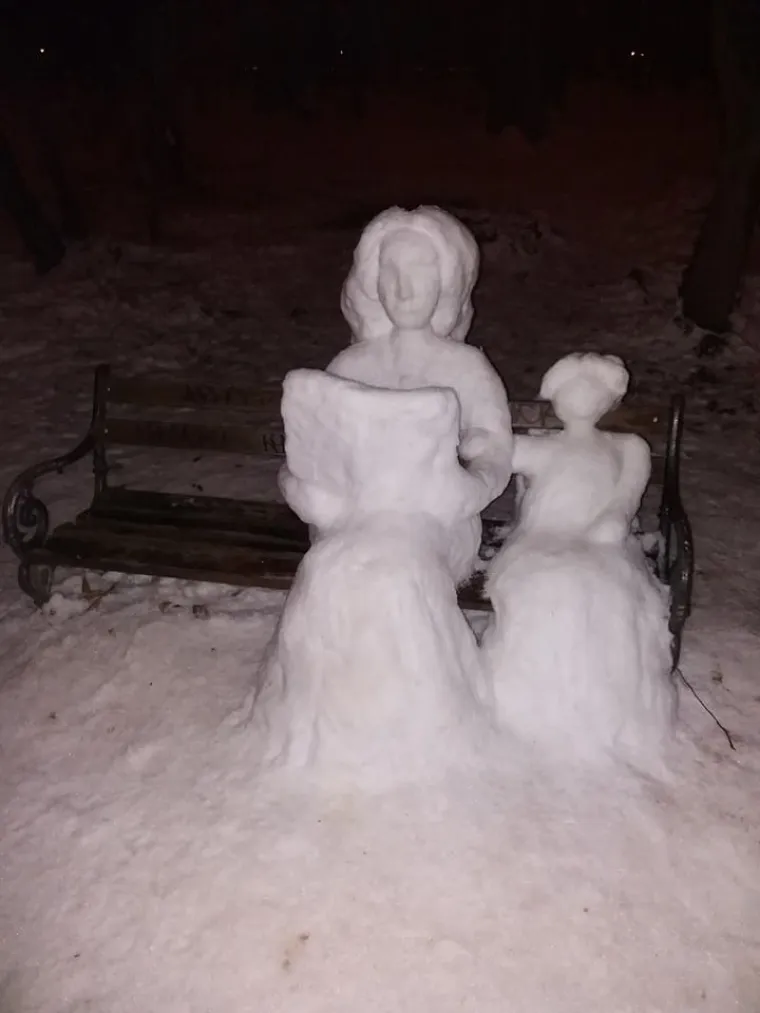 U MAKSIMIRSKOM PARKU OSVANULE SNJEŽNE SKULPTURE: 'Posvećeno svim damama za Dan žena'