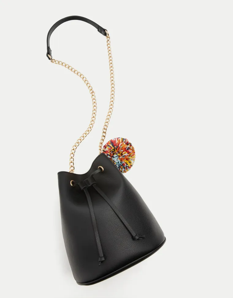 Mini bucket torba s pomponom, Pull&amp;Bear, 79,90 kuna