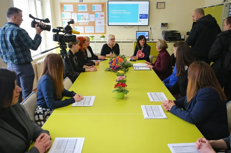 Ministrica Divjak obi&scaron;la O&Scaron; Tina Ujevića u sklopu projekta vanjskog vrednovanja