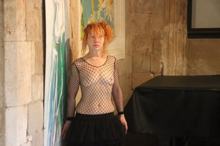 Gola Beograđanka pozirala gola po Dubrovniku ispred naočigled &scaron;okiranih turista