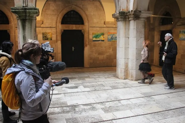 Gola Beograđanka pozirala gola po Dubrovniku ispred naočigled &scaron;okiranih turista