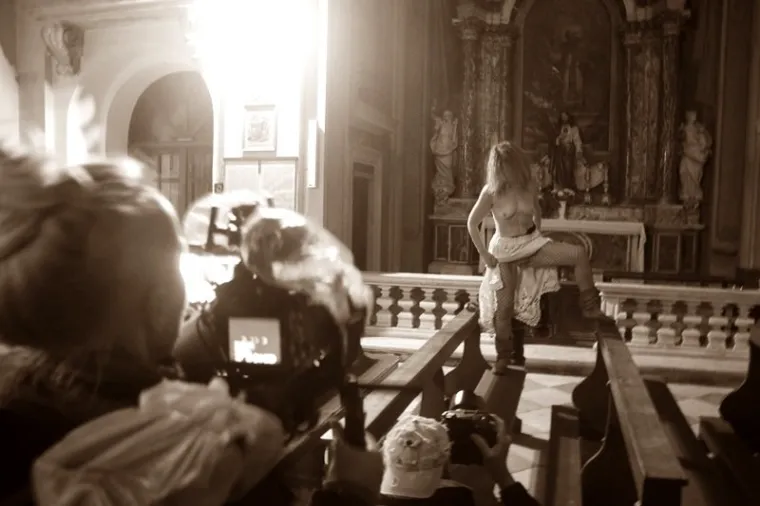 Gola Beograđanka pozirala gola po Dubrovniku ispred naočigled &scaron;okiranih turista