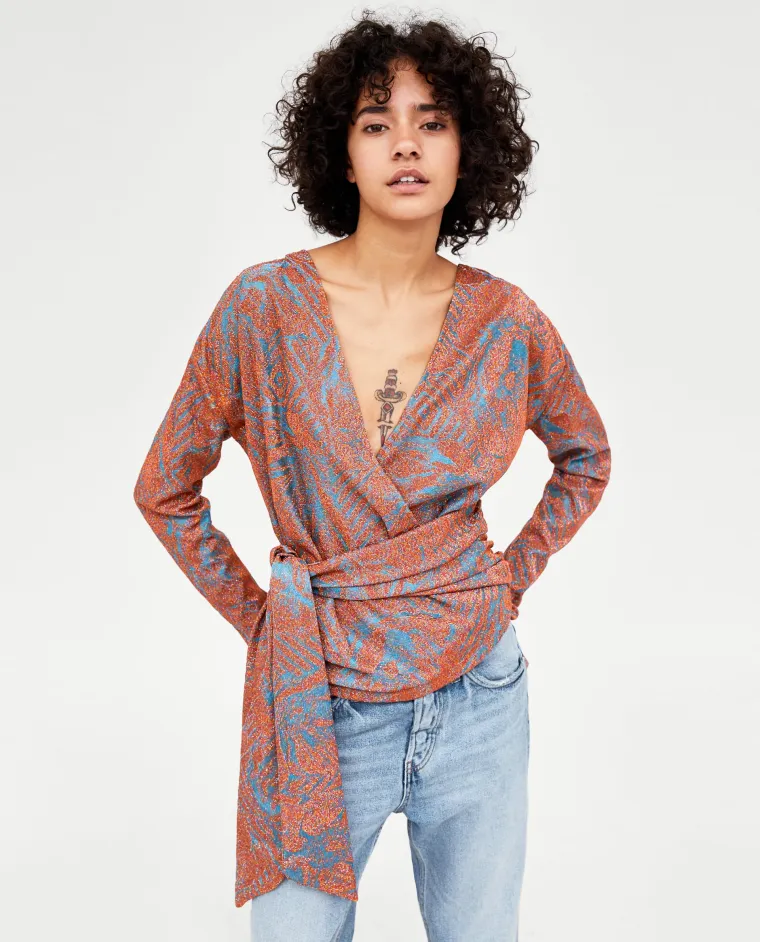 Sjajna bluza na preklop s pojasom, Zara, 179,90 kuna