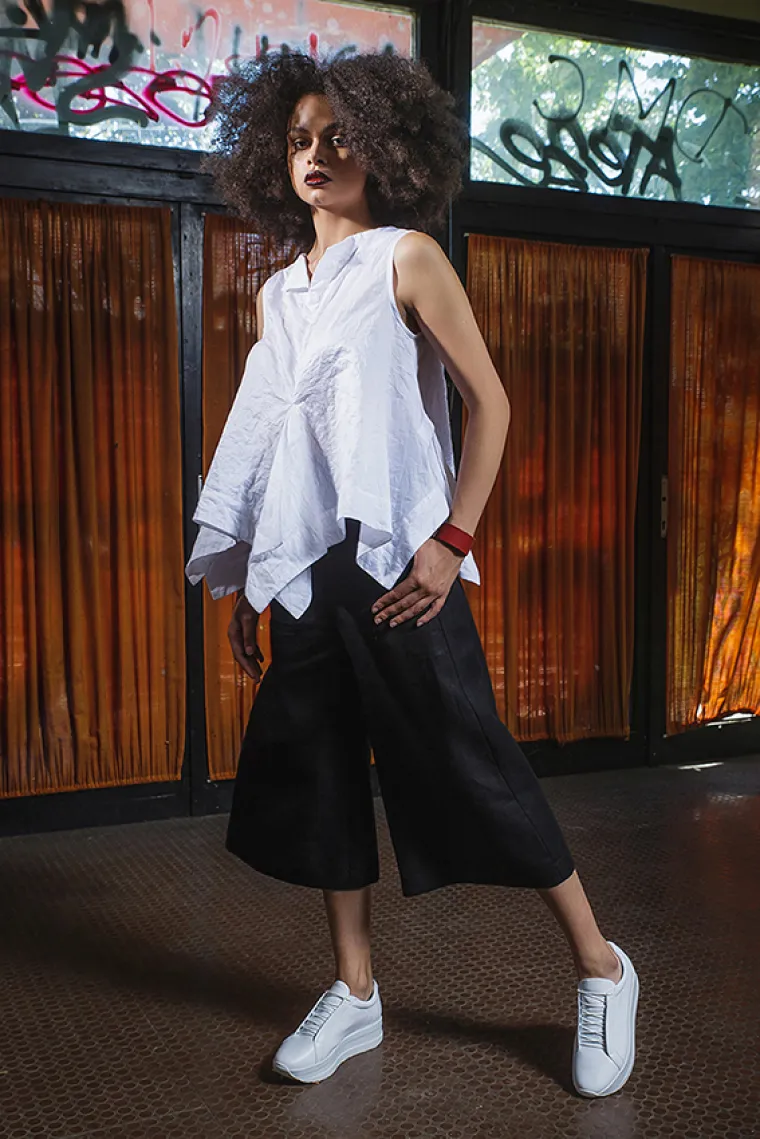 Posebno su cool 'paper bag' hlače ili 'cropped' modeli s trapez nogavicama od vrlo ugodnog pamuka i lana.