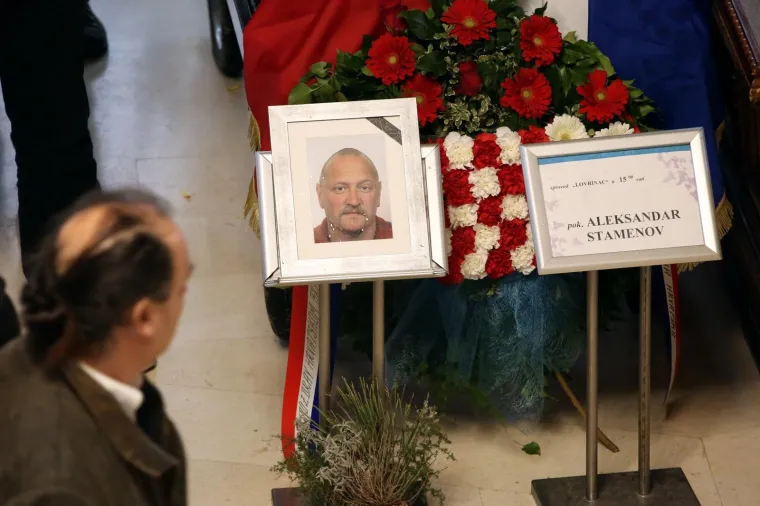 SPROVOD BRAĆE STAMENOV NA SPLITSKOM GROBLJU LOVRINAC: Velik broj okupljenih ispratio poginule s Mosora