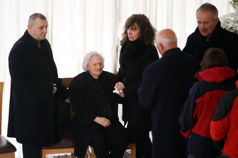 SPROVOD BRAĆE STAMENOV NA SPLITSKOM GROBLJU LOVRINAC: Velik broj okupljenih ispratio poginule s Mosora