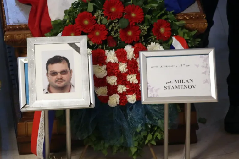 SPROVOD BRAĆE STAMENOV NA SPLITSKOM GROBLJU LOVRINAC: Velik broj okupljenih ispratio poginule s Mosora