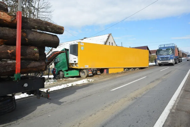 PROMETNA NESREĆA U GRUBI&Scaron;NOM POLJU: &Scaron;leperom sletio s ceste i udario u pročelje obiteljske kuće