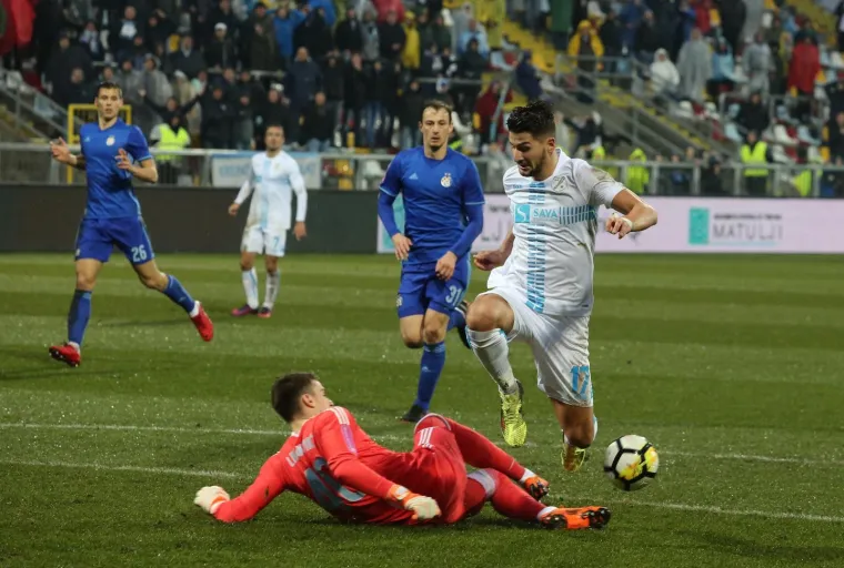 DERBI NA RUJEVICI: Rijeka s igračem vi&scaron;e potopila Modre