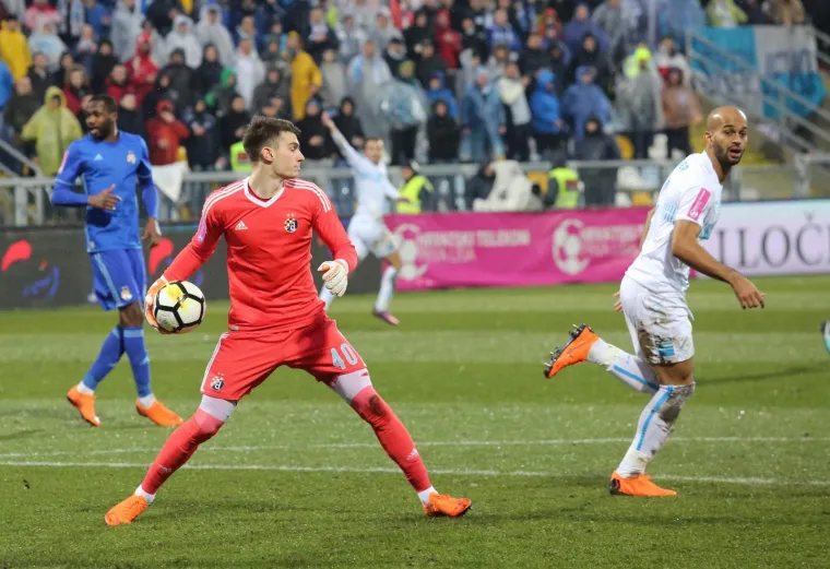 DERBI NA RUJEVICI: Rijeka s igračem vi&scaron;e potopila Modre