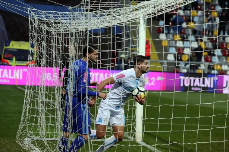 DERBI NA RUJEVICI: Rijeka s igračem vi&scaron;e potopila Modre