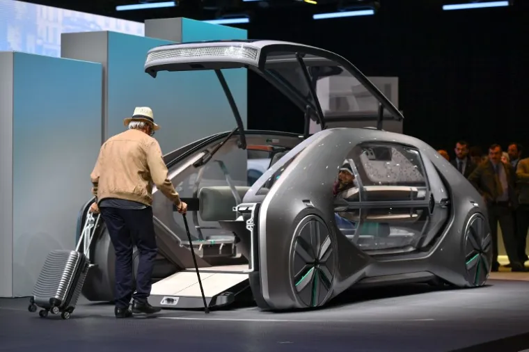 MOŽDA I VI ZA KOJU GODINU UĐETE U EZ-GO: Renault ovako naslućuje prometno rje&scaron;enje u budućnosti