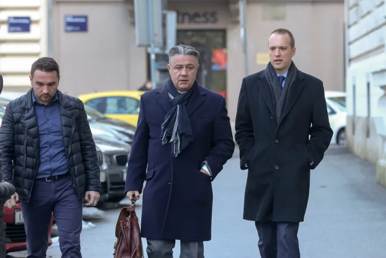 Tomislav Saucha u pratnji odvjetnika dolazi na Županijski sud