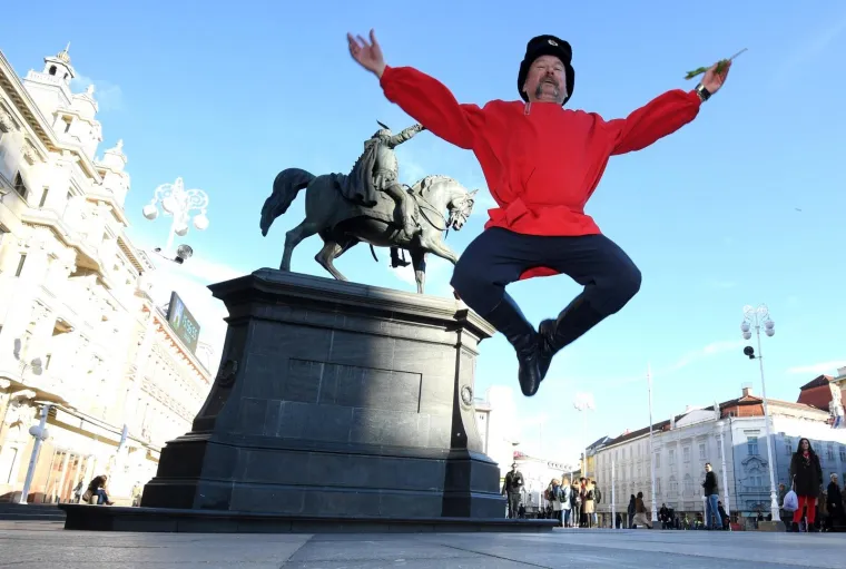 Volonteri akcije Rusija - Ljubav bez granica dijelili cvijeće i razglednice povodom Dana žena