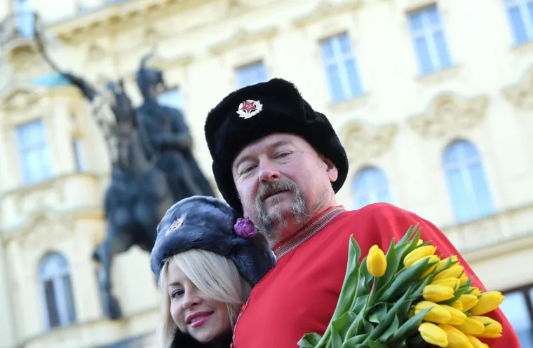 Volonteri akcije Rusija - Ljubav bez granica dijelili cvijeće i razglednice povodom Dana žena
