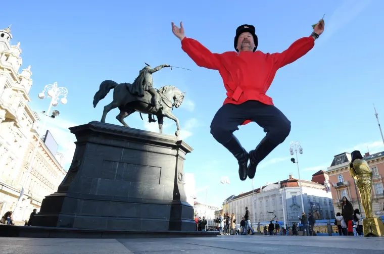 Volonteri akcije Rusija - Ljubav bez granica dijelili cvijeće i razglednice povodom Dana žena