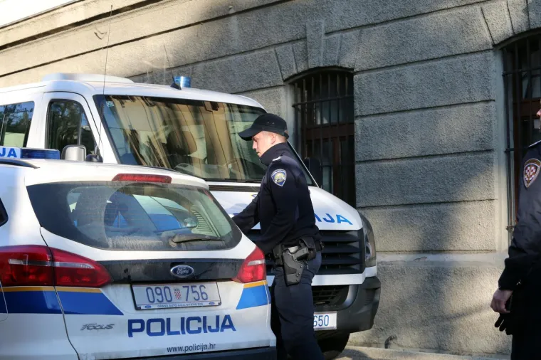 Privođenje osumnjičenih za krijumčarenje kokaina u Rijeci