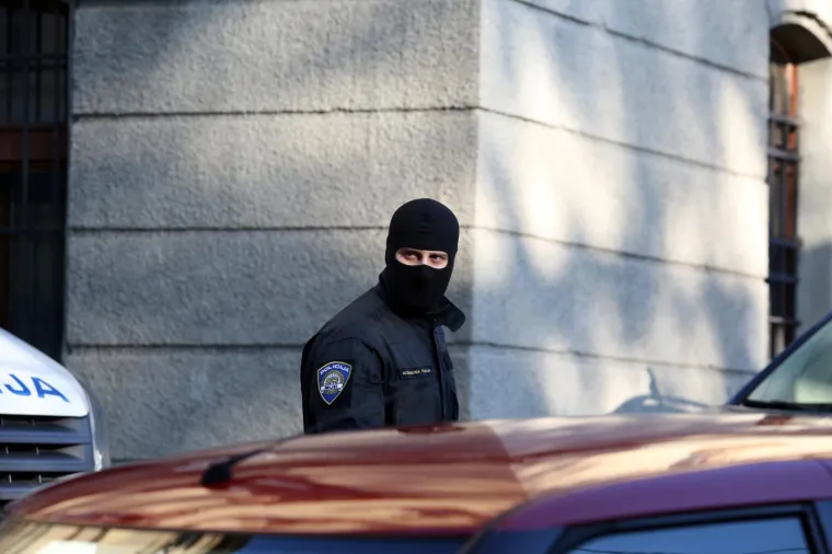 Privođenje osumnjičenih za krijumčarenje kokaina u Rijeci