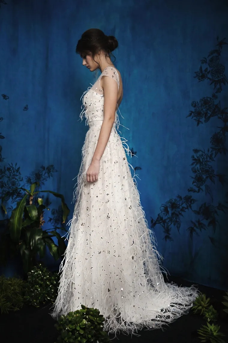 Fotografije koje neodoljivo podsjećaju na akvarele izvrsno dočaravaju pročišćenu i modernu, ženstvenu notu Alduk vjenčanica u koje se buduće mladenke zaljubljuju već sezonama