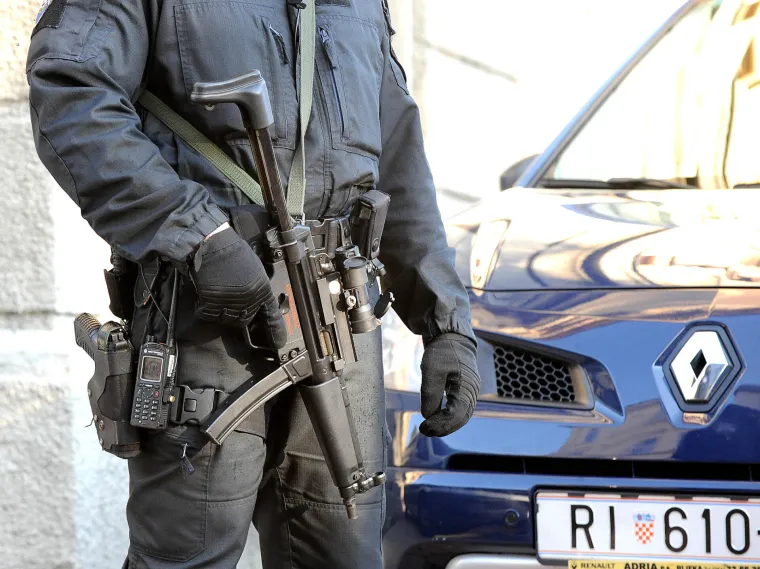 Pogledajte privođenje: ovo su ljudi koji su 'pali' sa 100 kilograma kokaina