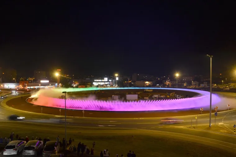 Ulupali vi&scaron;e od 30 milijuna kuna u osvijetljeni kružni tok u Puli, a jo&scaron; uvijek nema uporabnu dozvolu