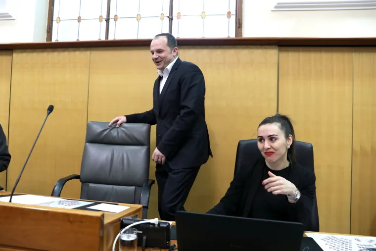 Neobična situacija: zbog odsutnosti predsjednika, Hajda&scaron; Dončić počeo sjednicu da proglasi stanku