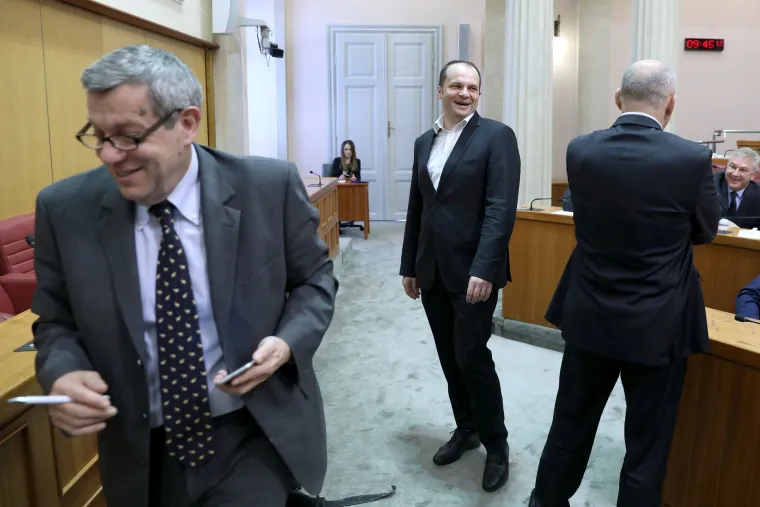 Neobična situacija: zbog odsutnosti predsjednika, Hajda&scaron; Dončić počeo sjednicu da proglasi stanku