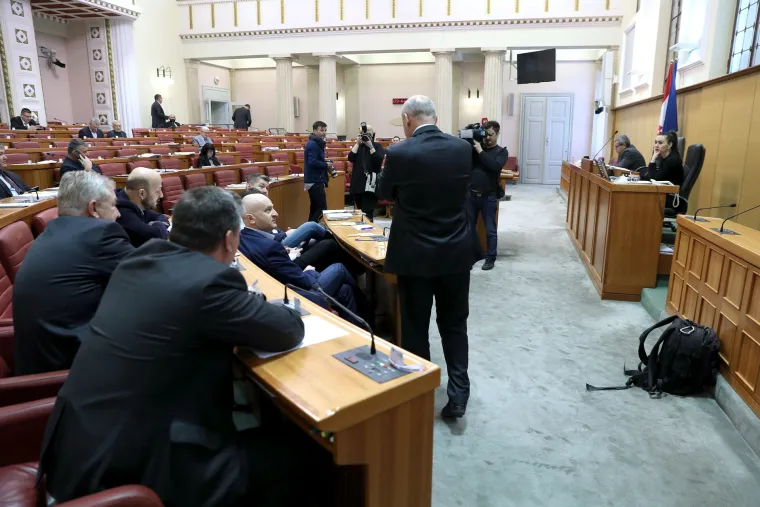 Neobična situacija: zbog odsutnosti predsjednika, Hajda&scaron; Dončić počeo sjednicu da proglasi stanku