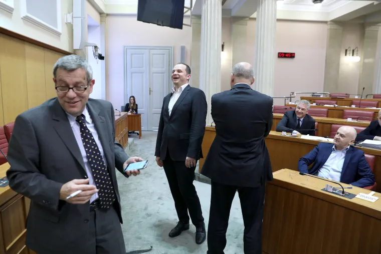 Neobična situacija: zbog odsutnosti predsjednika, Hajda&scaron; Dončić počeo sjednicu da proglasi stanku