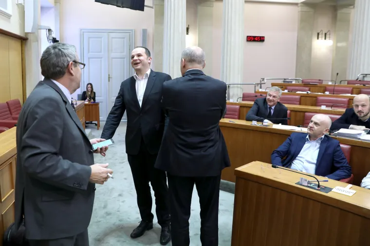 Neobična situacija: zbog odsutnosti predsjednika, Hajda&scaron; Dončić počeo sjednicu da proglasi stanku