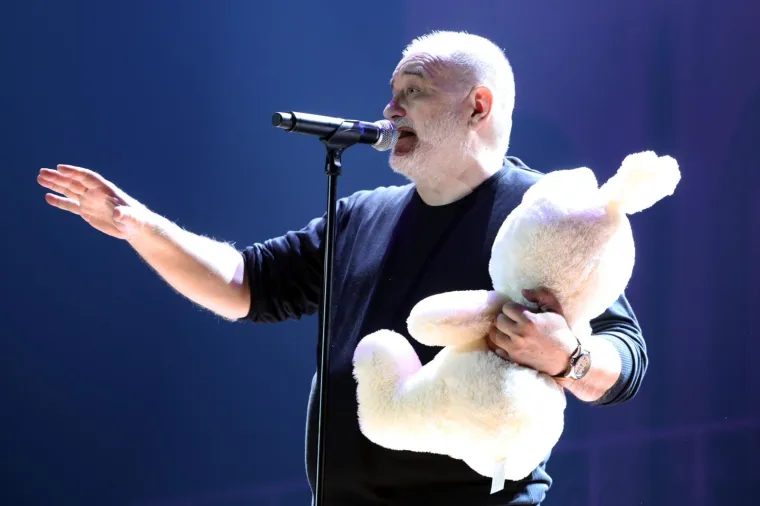 Đorđe Bala&scaron;ević održao je jo&scaron; jedan spektakularan koncert. Ovoga puta Panonski je mornar odu&scaron;eio splitsku publiku koja je do vrha napunila Spaladium Arenu. Kako je bilo na koncertu provjerite u galeriji.