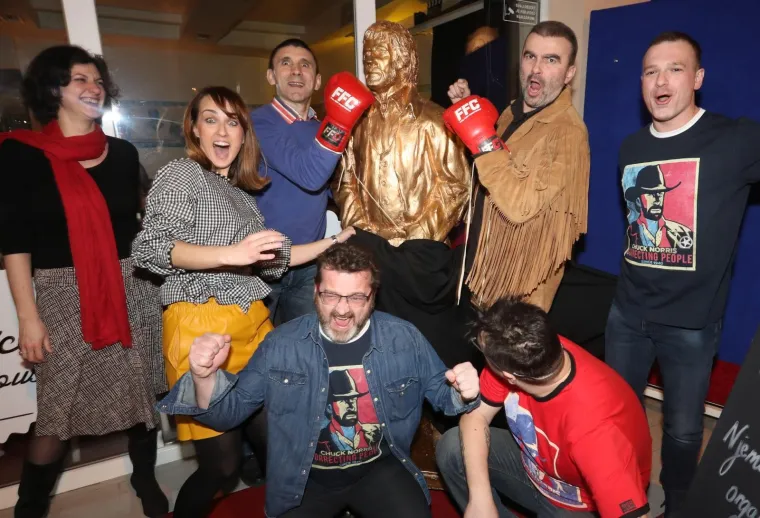 Chuck Norris dobio spomenik u Slobo&scaron;tini povodom svojeg 78. rođendana