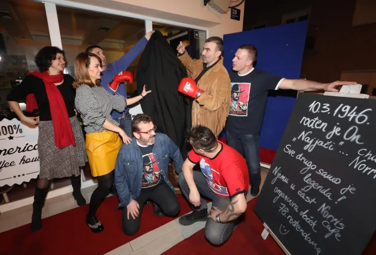 Chuck Norris dobio spomenik u Slobo&scaron;tini povodom svojeg 78. rođendana