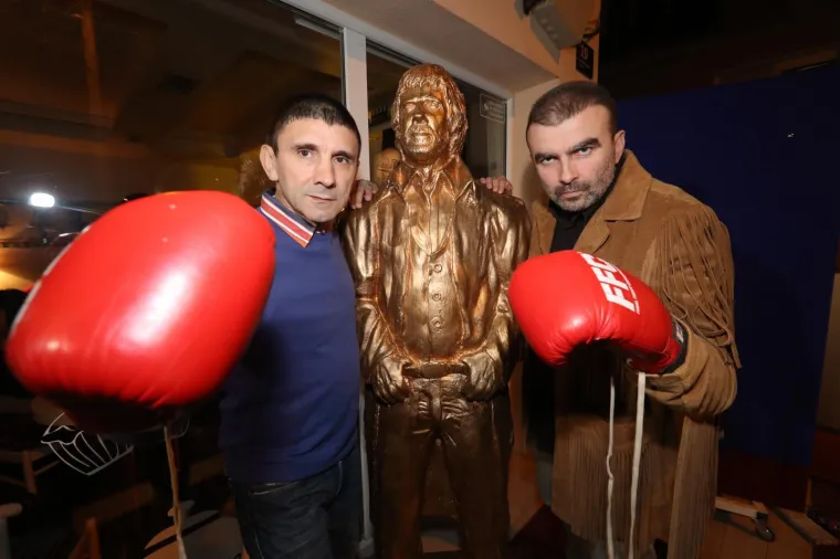 Chuck Norris dobio spomenik u Slobo&scaron;tini povodom svojeg 78. rođendana